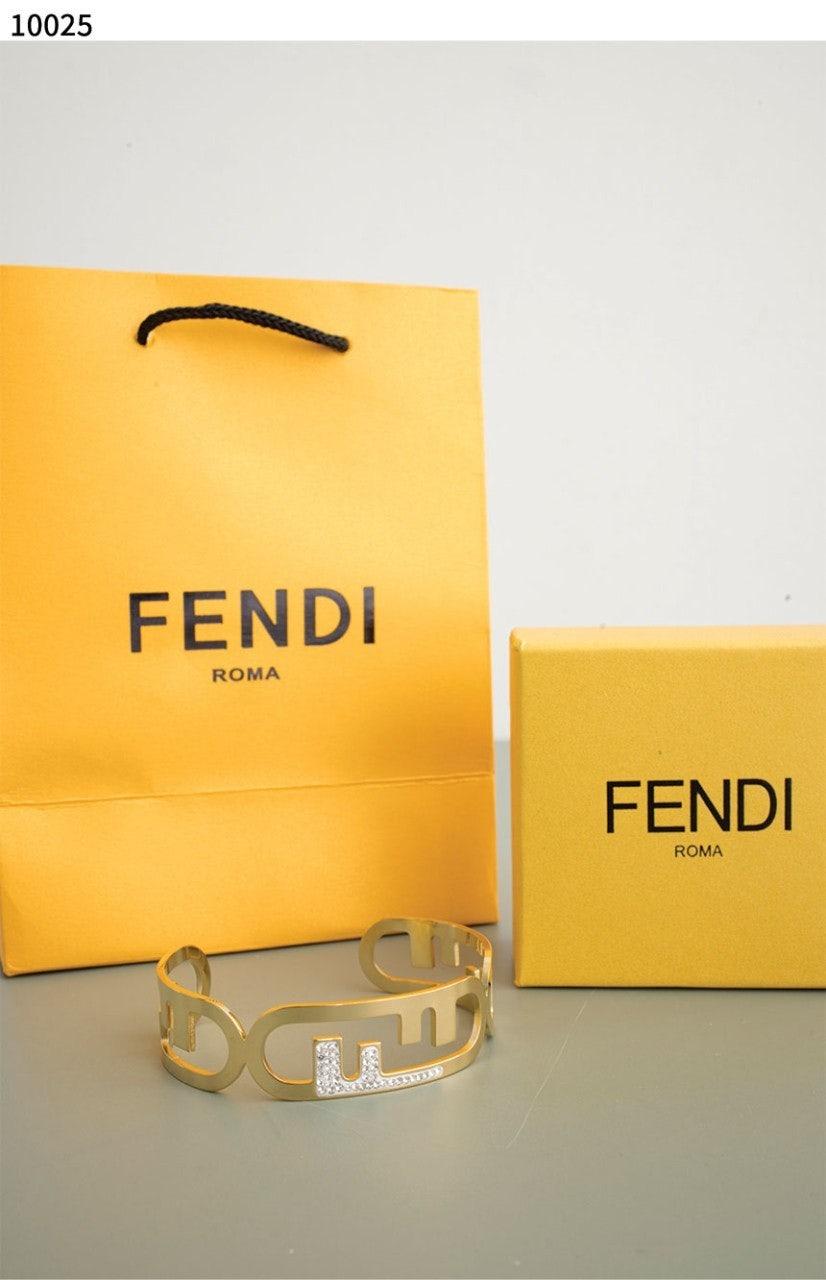 펜디 Fendi O'lock Bracelet In Gold (국내배송)