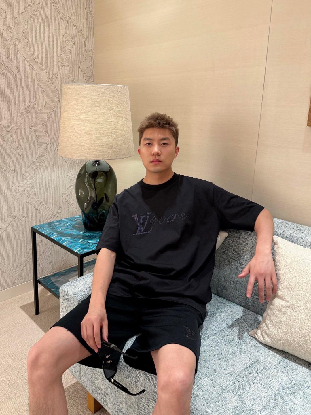 루이비통 Lv 무지개색 세로 프린트 반팔 티셔츠 (해외배송)