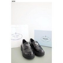 프라다 브러시드 여성 로퍼 (국내배송)