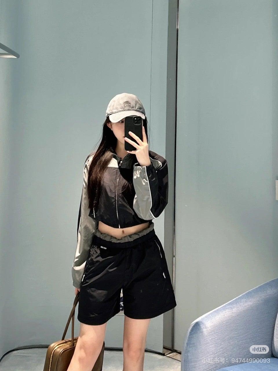 미우미우 2025SS 컬러 매칭 레터 자수 캐주얼 숏 재킷 (정품급 해외배송)