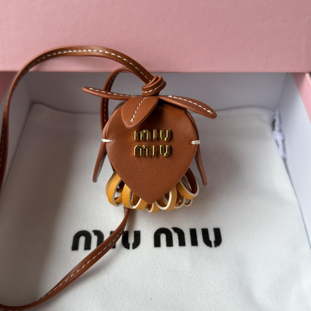 미우미우 스몰 펜던트 (해외배송)
