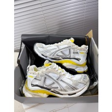 발렌시아가 러너 스니커즈 (해외배송)