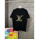 루이비통 LV 트위스트 라지 로고 자수 라운드넥 반팔 2컬러 (해외배송)