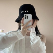 미우미우 자수 버킷햇 (국내배송)