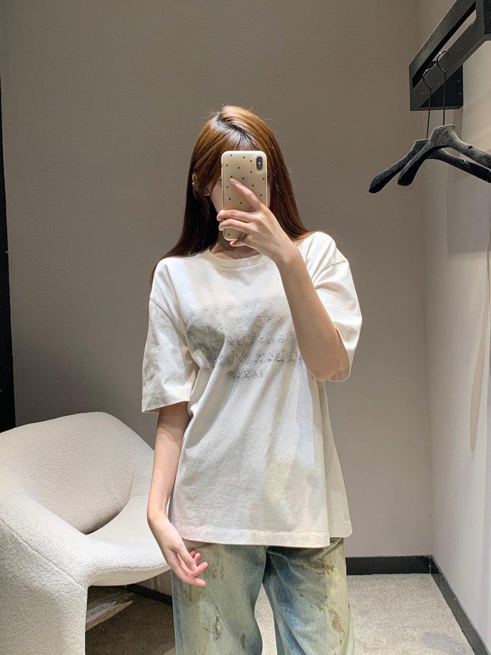메종마르지엘라 MM6 디지털 스티칭 로고 디스트레스드 반팔 (해외배송)