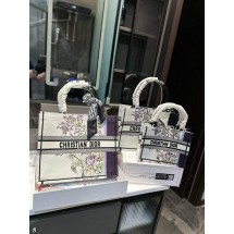 디올 자수 북 토트 (국내배송)