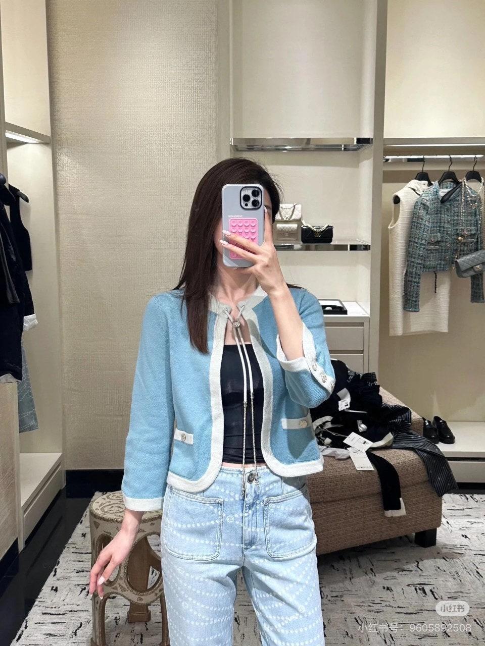 샤넬 25FW 퓨어 울 커스텀 다이드 콘트라스트 컬러 스티칭 드로스트링 쇼트 가디건 (정품급 해외배송)