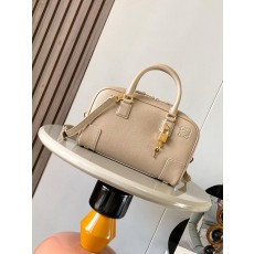 로에베 나파 가죽 아마조나 23 핸드백 (해외배송)