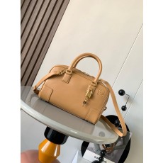 로에베 나파 가죽 아마조나 23 핸드백 (해외배송)