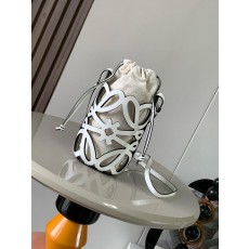 로에베 클래식 소가죽 & 나파 가죽 아나그램 할로우 파우치 백 (해외배송)