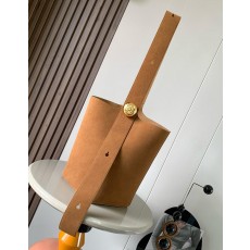 로에베 라지 스웨이드 가죽 페블 버킷 백 (해외배송)