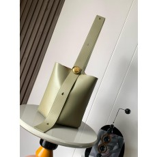 로에베 소가죽 페블 버킷 백 (해외배송)