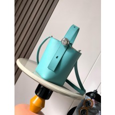로에베 미니 소가죽 페블 버킷 백 (해외배송)