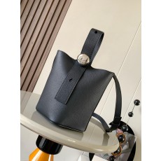 로에베 미니 소가죽 페블 버킷 백 (해외배송)