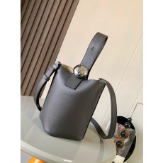 로에베 미니 소가죽 페블 버킷 백 (해외배송)