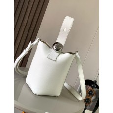 로에베 미니 소가죽 페블 버킷 백 (해외배송)