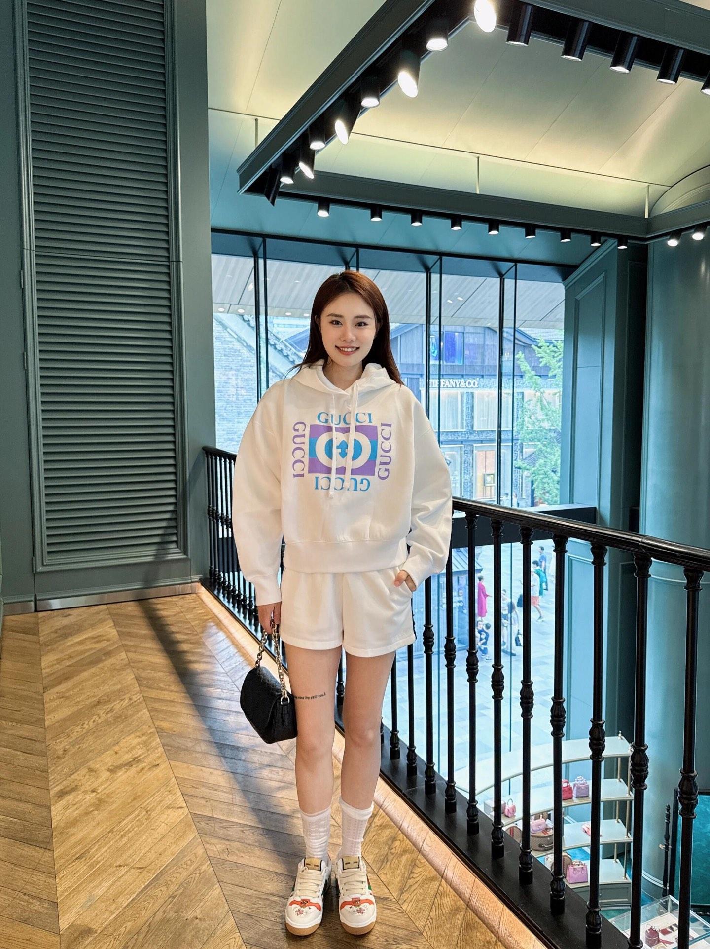구찌 블록 레터 프린트 후드 (해외배송)