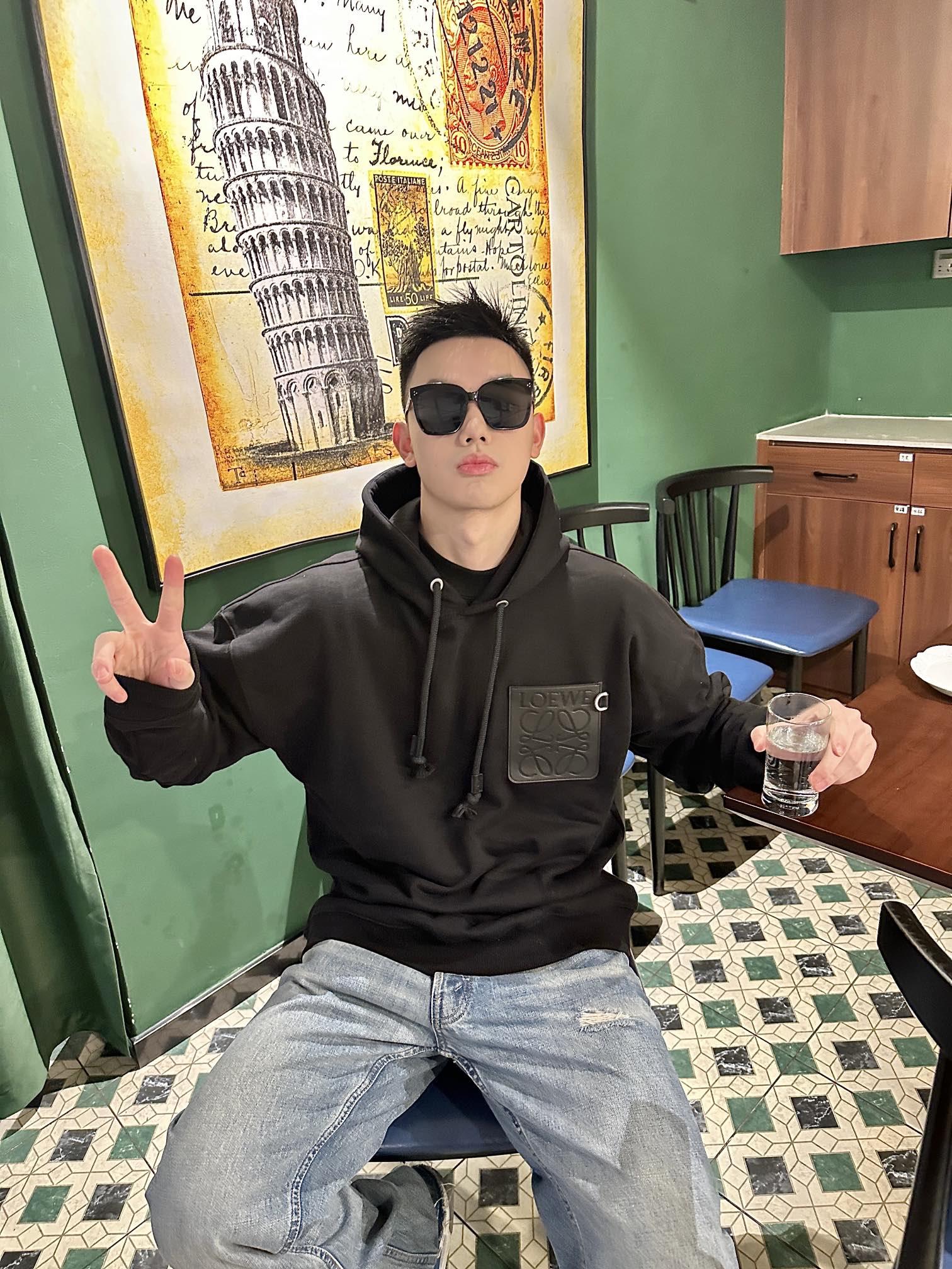 로에베 아나그램 패치 포켓 후드티 (해외배송)