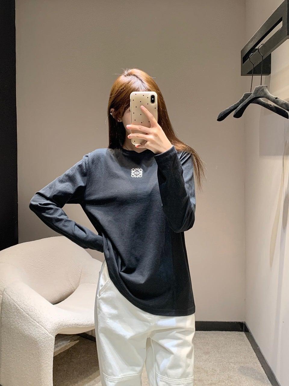 로에베 마이크로 로고 자수 실 라운드넥 긴팔 (해외배송)