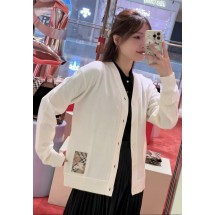 버버리 V넥 니트 가디건 2컬러 (해외배송)