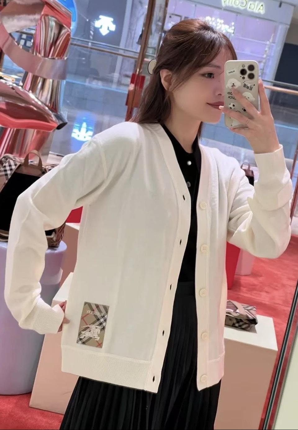 버버리 V넥 니트 가디건 2컬러 (해외배송)