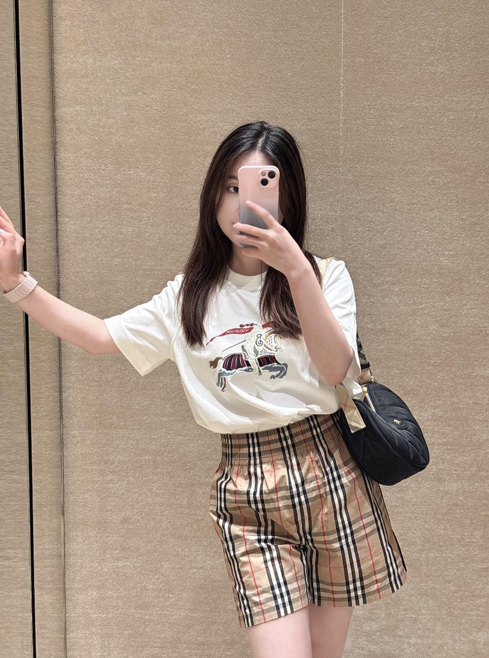 버버리 라운드넥 자수 워호스 반팔 2컬러 (해외배송)