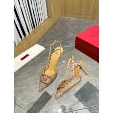 발렌티노 라지 V 버클 싱글 슈즈 (해외배송)
