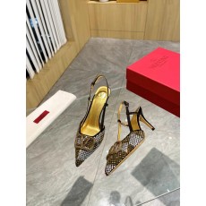 발렌티노 라지 V 버클 싱글 슈즈 (해외배송)