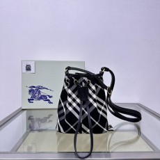 버버리 스몰 버킷백 (정품급 해외배송)