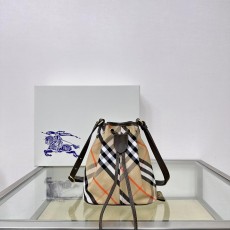 버버리 스몰 버킷백 (정품급 해외배송)