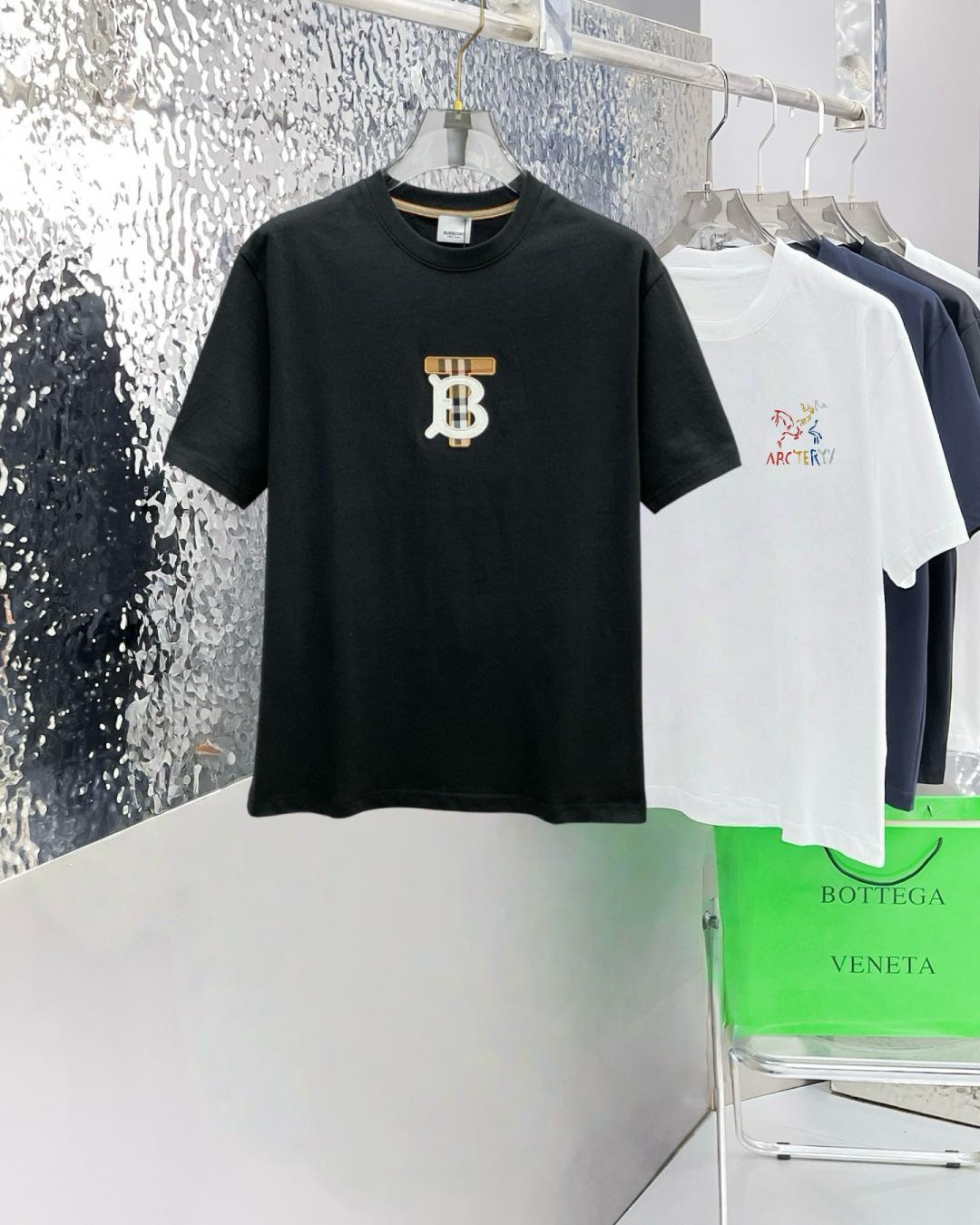 버버리 반팔 라운드넥 티셔츠 (해외배송)