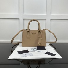 프라다 갤러리아 스몰 사피아노 가죽 핸드백 (해외배송)