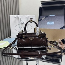 프라다  LusSolf 왁스 레더 숄더백 (해외배송)